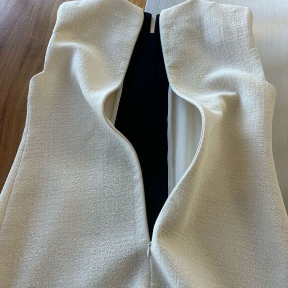 Giambattista Valli Paris white and black crêpe sleeveless dress. Size 6 - Picture 4 of 12